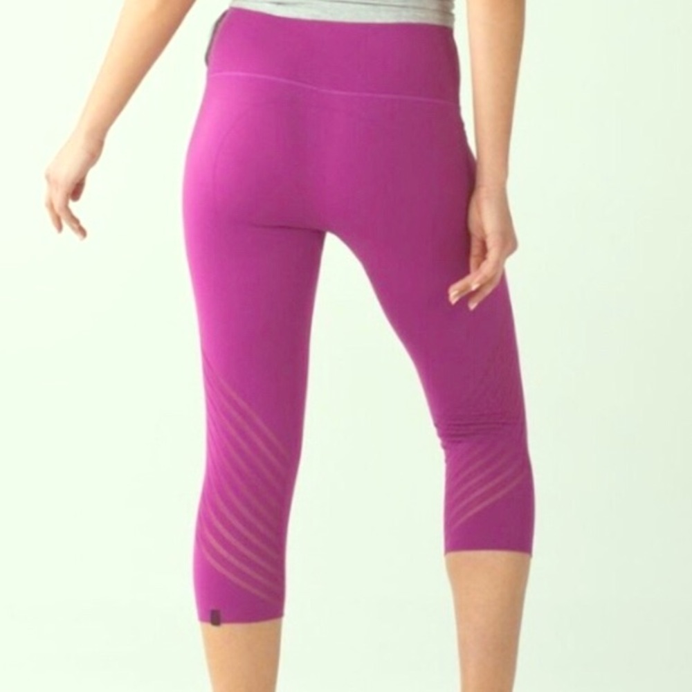 Lululemon Enlightened crop